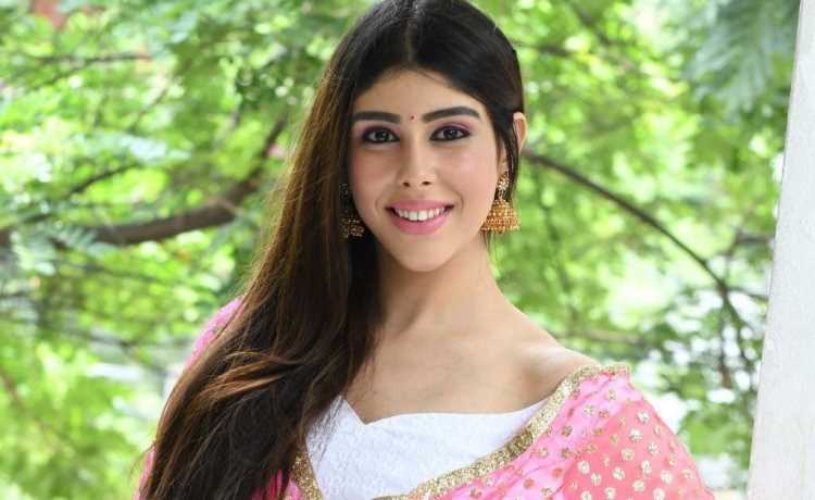 Aditi Singh: Biography, Age, Height, Figure, Net Worth