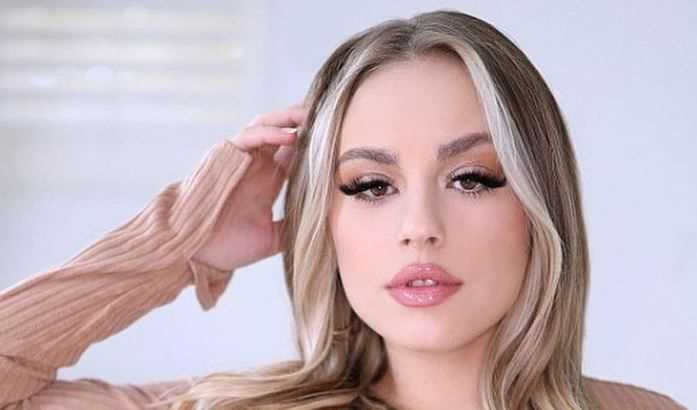 Anna Claire Clouds: Biography, Age, Height, Figure, Net Worth