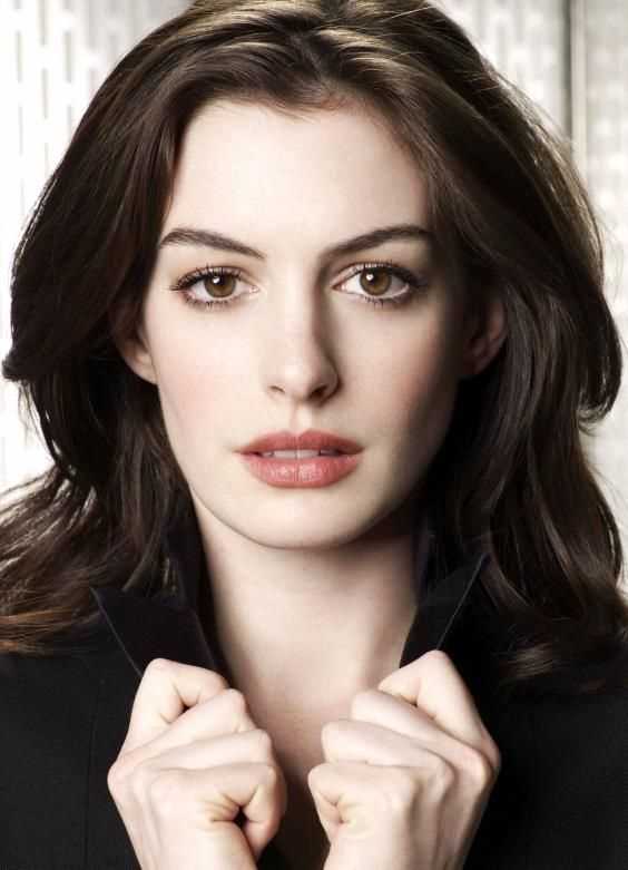 Anne Hathaway: Biography, Age, Height, Figure, Net Worth
