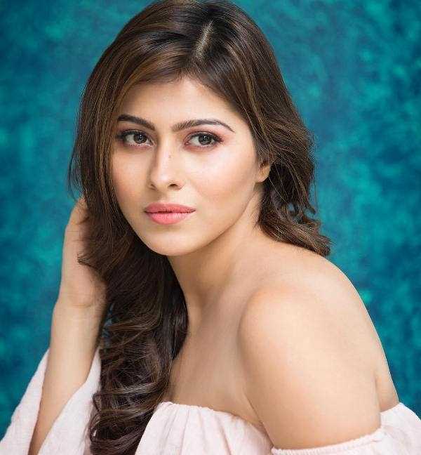 Aparna Dixit: Biography, Age, Height, Figure, Net Worth