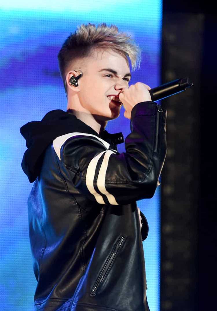 Corbyn Besson: Biography, Age, Height, Figure, Net Worth