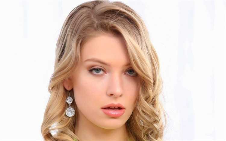 Giselle Palmer: Biography, Age, Height, Figure, Net Worth