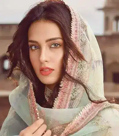 Iqra Aziz: Biography, Age, Height, Figure, Net Worth