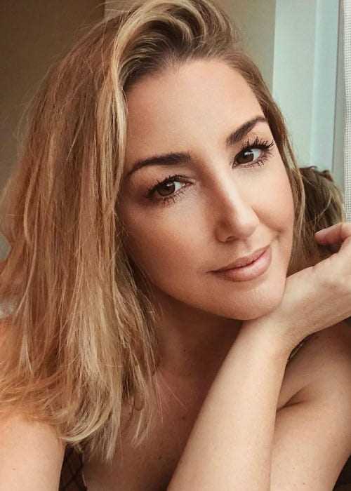 Jules Egan: Biography, Age, Height, Figure, Net Worth