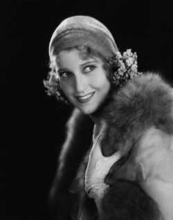 Jeanette Macdonald: Biography, Age, Height, Figure, Net Worth