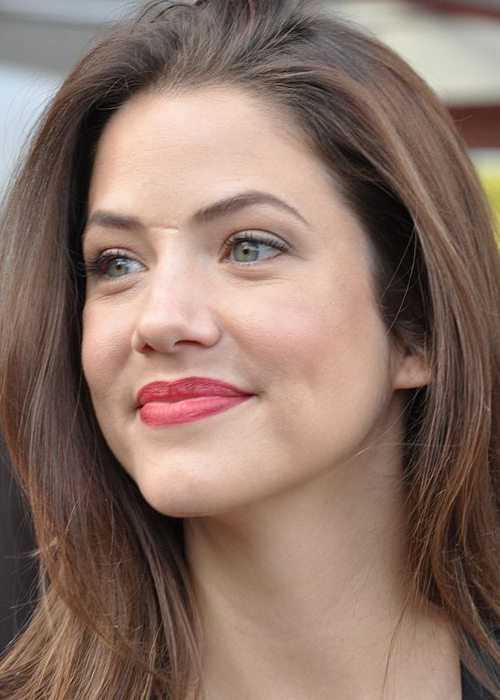 Julie Gonzalo: Biography, Age, Height, Figure, Net Worth