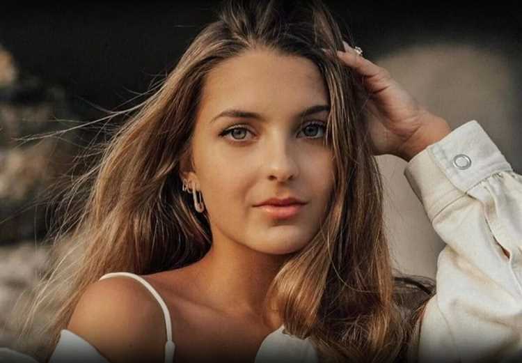 Laura Brook: Biography, Age, Height, Figure, Net Worth