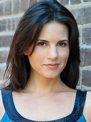 Leah Cairns: Biography, Age, Height, Figure, Net Worth