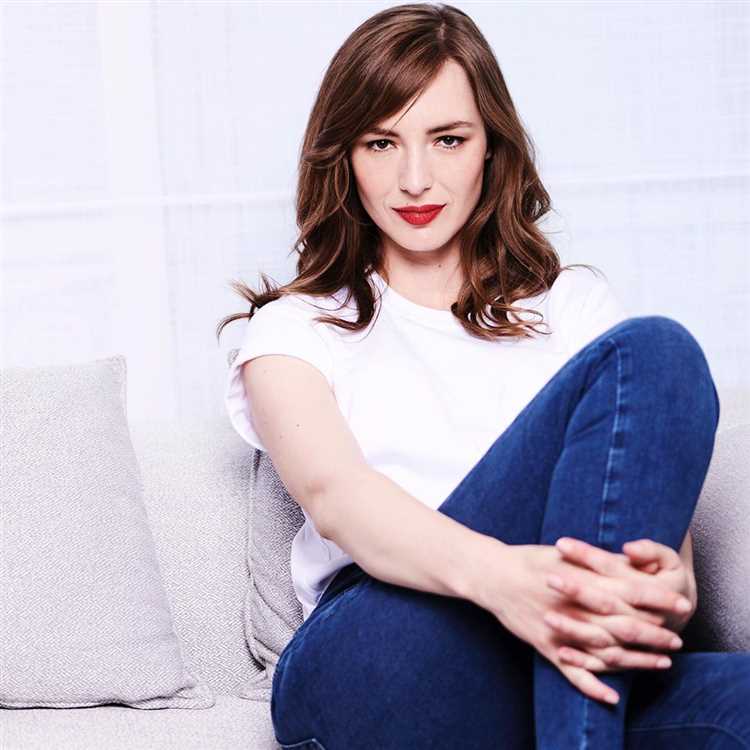 Louise Bourgoin: Biography, Age, Height, Figure, Net Worth