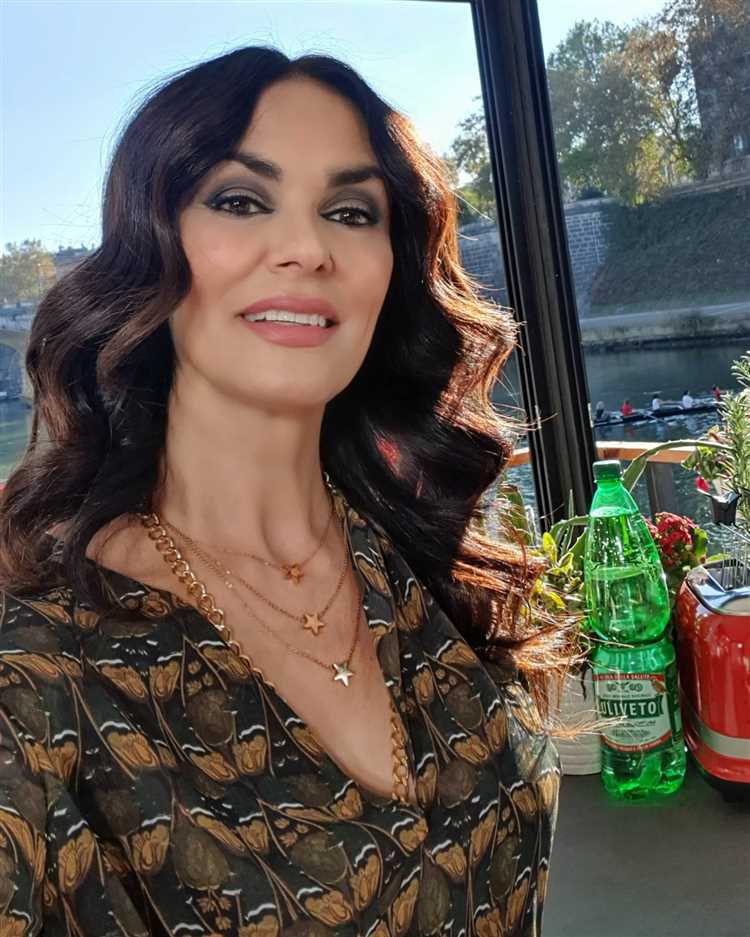 Maria Grazia Cucinotta: Biography, Age, Height, Figure, Net Worth