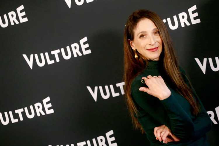 Marin Hinkle: Biography, Age, Height, Figure, Net Worth