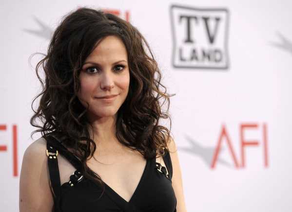 Mary Louise Parker: Biography, Age, Height, Figure, Net Worth