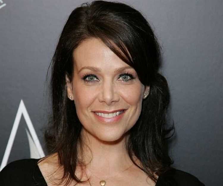 Meredith Salenger Biography