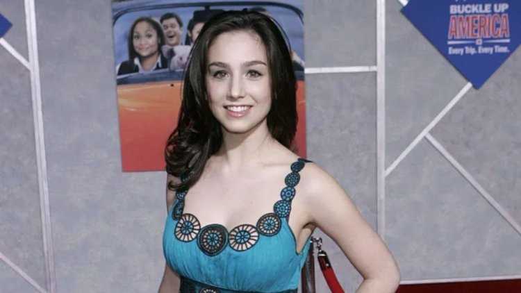 Molly Ephraim: Biography, Age, Height, Figure, Net Worth