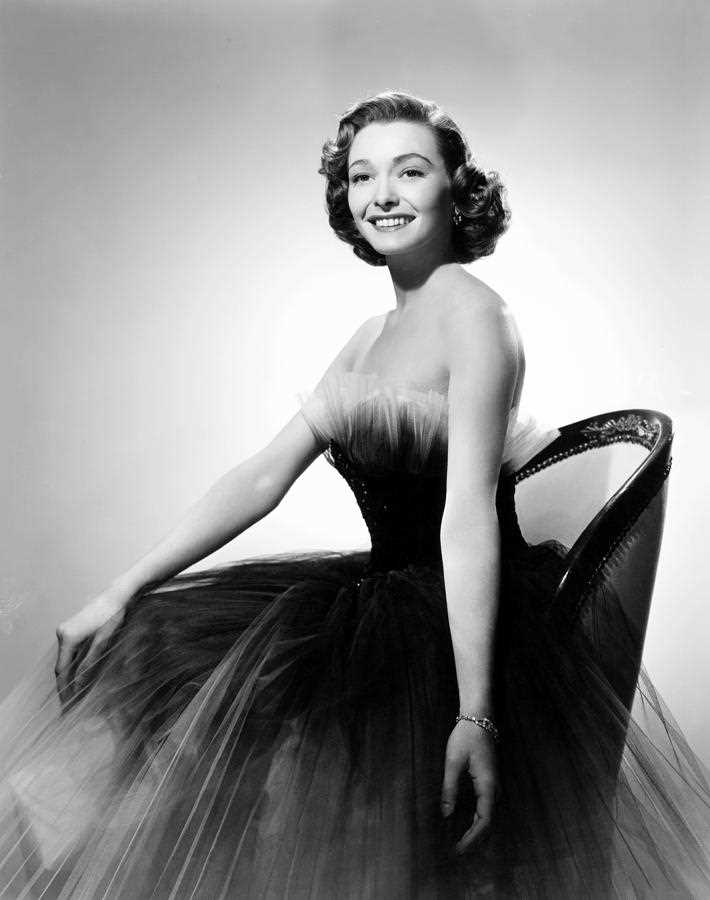  Early Life and Career of Patricia Neal 