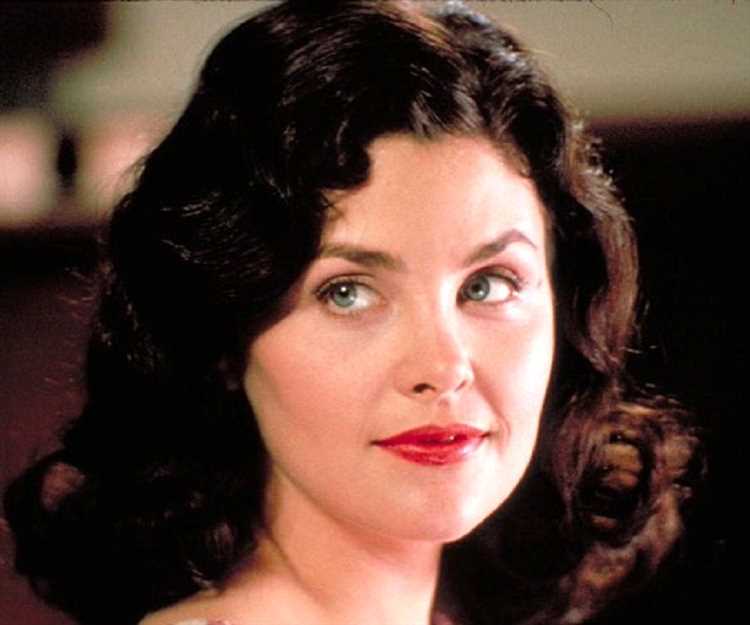 Sherilyn Fenn Biography