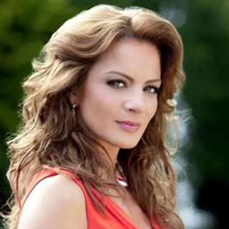 Silvia Navarro: Biography, Age, Height, Figure, Net Worth