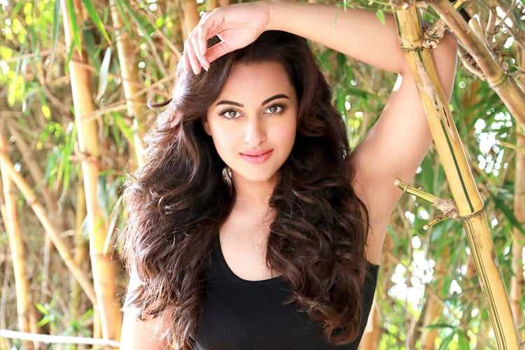 Sina Hot: Biography, Age, Height, Figure, Net Worth