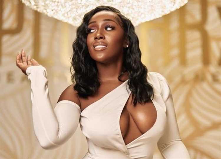 Sister Dee: Biography, Age, Height, Figure, Net Worth