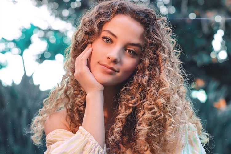 Sofie Dossi: Biography, Age, Height, Figure, Net Worth
