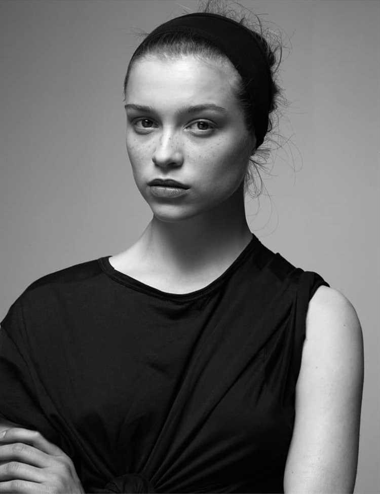 Sophie Cookson: Biography, Age, Height, Figure, Net Worth