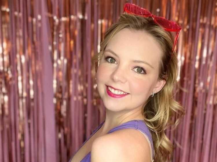 Suzy Stanton: Biography, Age, Height, Figure, Net Worth