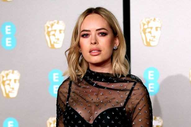 Tanya Burr: Biography, Age, Height, Figure, Net Worth