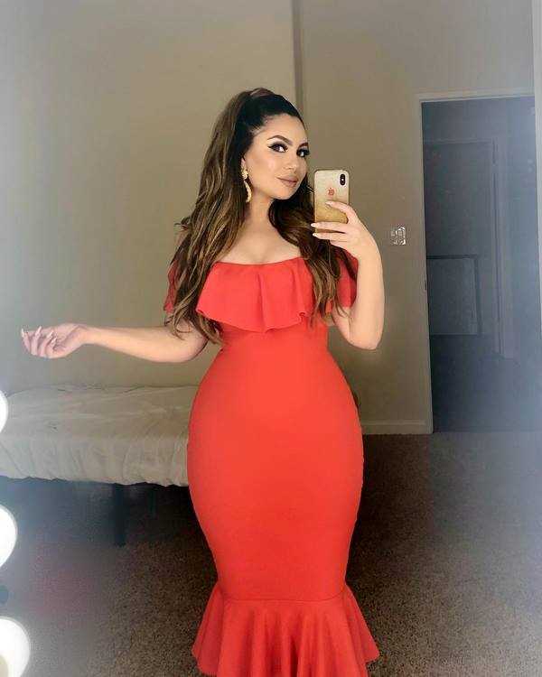 Uldouz Wallace: Biography, Age, Height, Figure, Net Worth