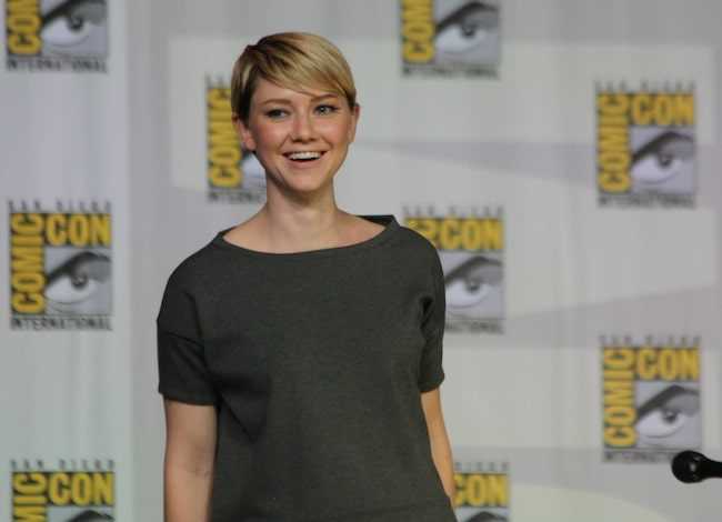 Valorie Curry: Biography, Age, Height, Figure, Net Worth