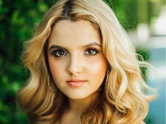 Victoria Vida: Biography, Age, Height, Figure, Net Worth