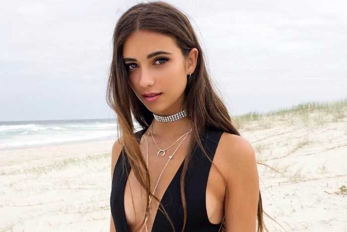 Elisha Herbert: Biography, Age, Height, Figure, Net Worth