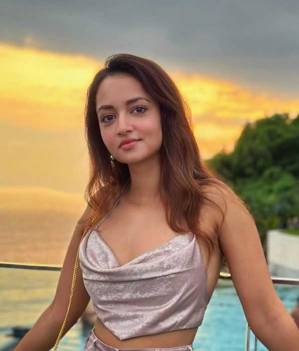 Physical Features of Shanvi Srivastava