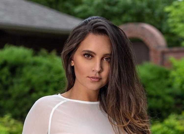 Stella Flex: Biography, Age, Height, Figure, Net Worth