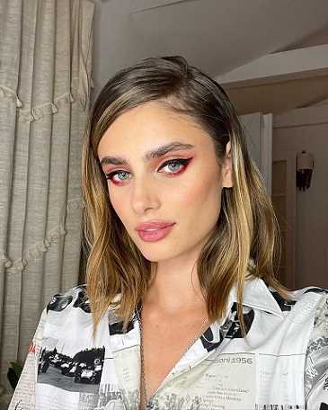 Tayler Hills: Biography, Age, Height, Figure, Net Worth