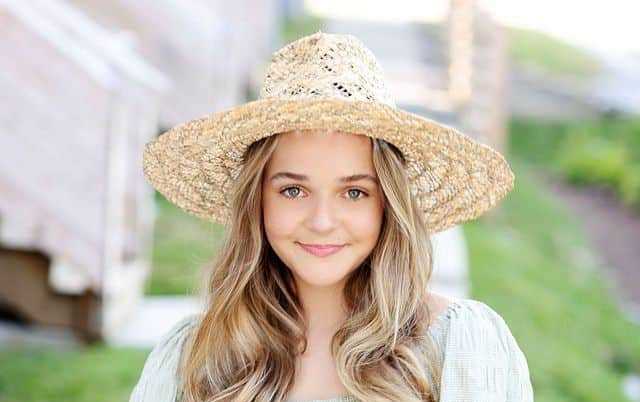 Adorable Abbey: Biography, Age, Height, Figure, Net Worth