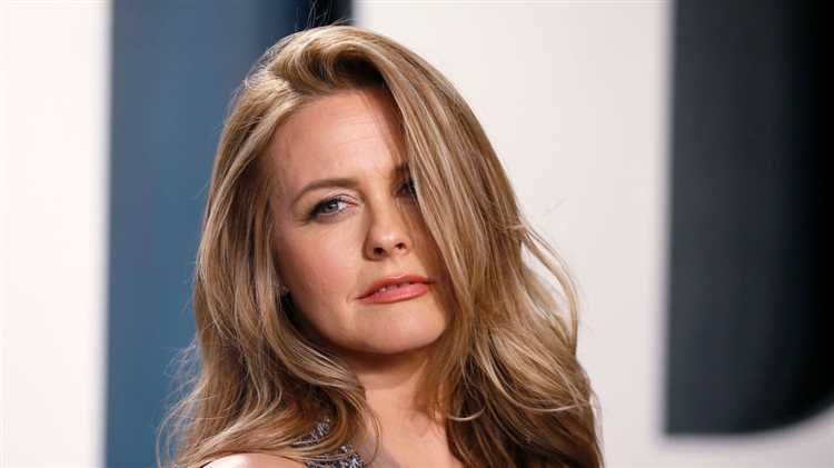 Alicia Silverstone: Biography, Age, Height, Figure, Net Worth