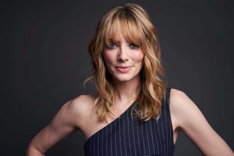 April Bowlby: Biography, Age, Height, Figure, Net Worth