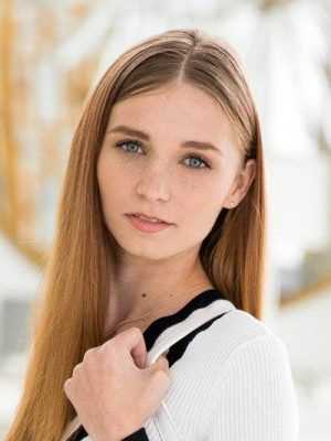 Ava Parker: Biography, Age, Height, Figure, Net Worth