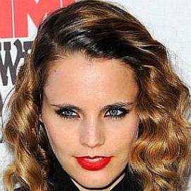 Anna Calvi: Biography, Age, Height, Figure, Net Worth