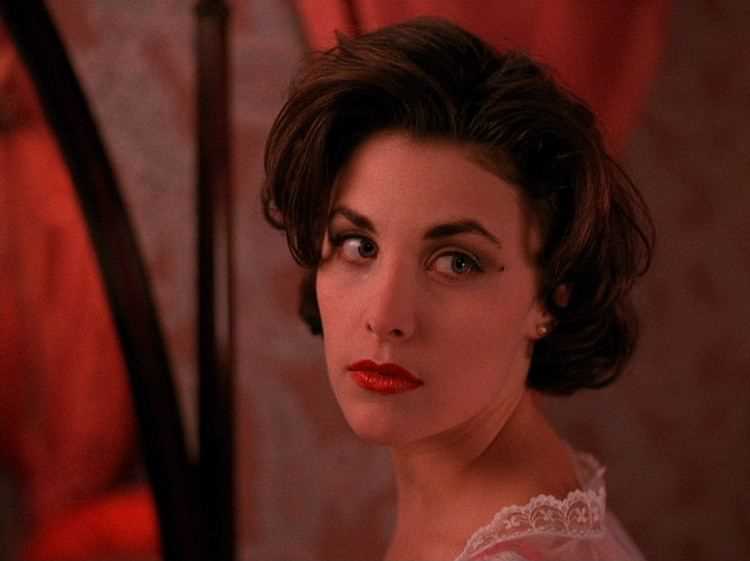 Audrey Horne: Biography, Age, Height, Figure, Net Worth