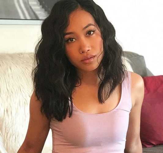 Deanna Pak: Biography, Age, Height, Figure, Net Worth