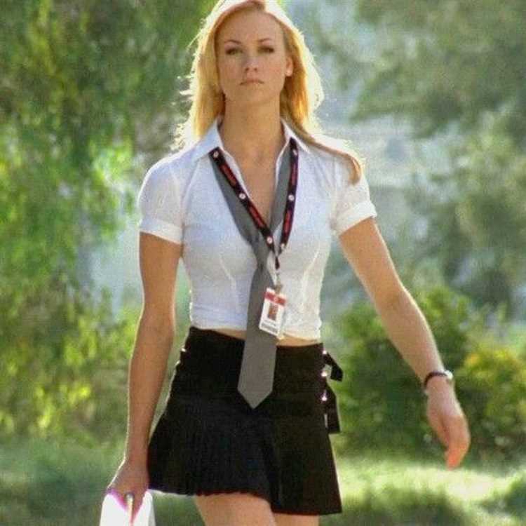 Yvonne Strahovski: Biography, Age, Height, Figure, Net Worth