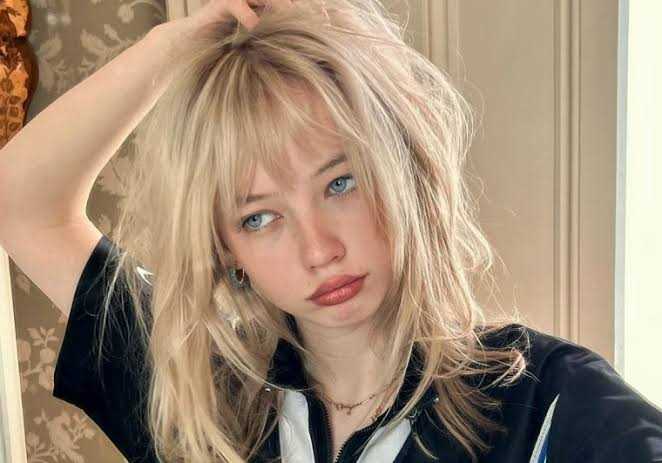 Zoe Page: Biography, Age, Height, Figure, Net Worth