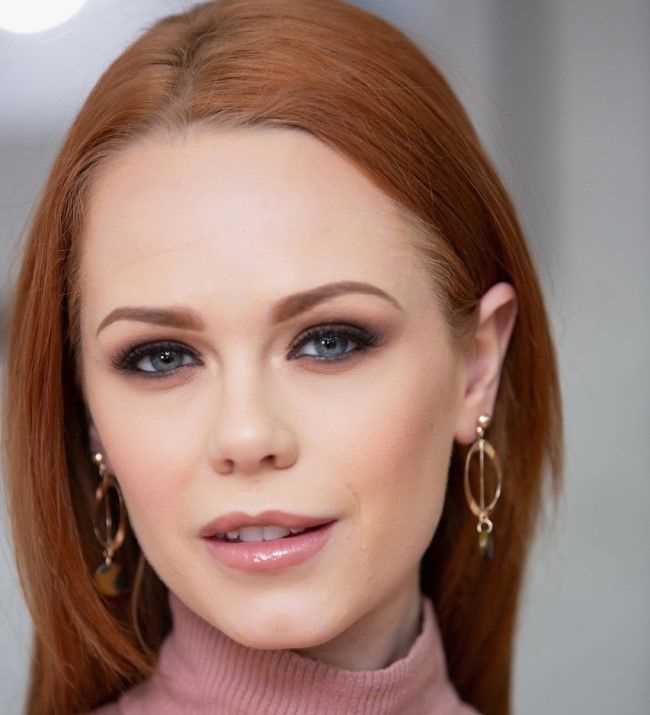 Ella Hughes: Biography, Age, Height, Figure, Net Worth