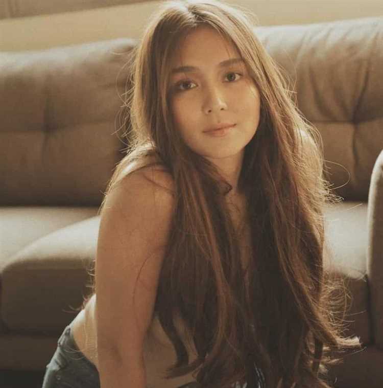 Ella Santos' Net Worth and Lifestyle