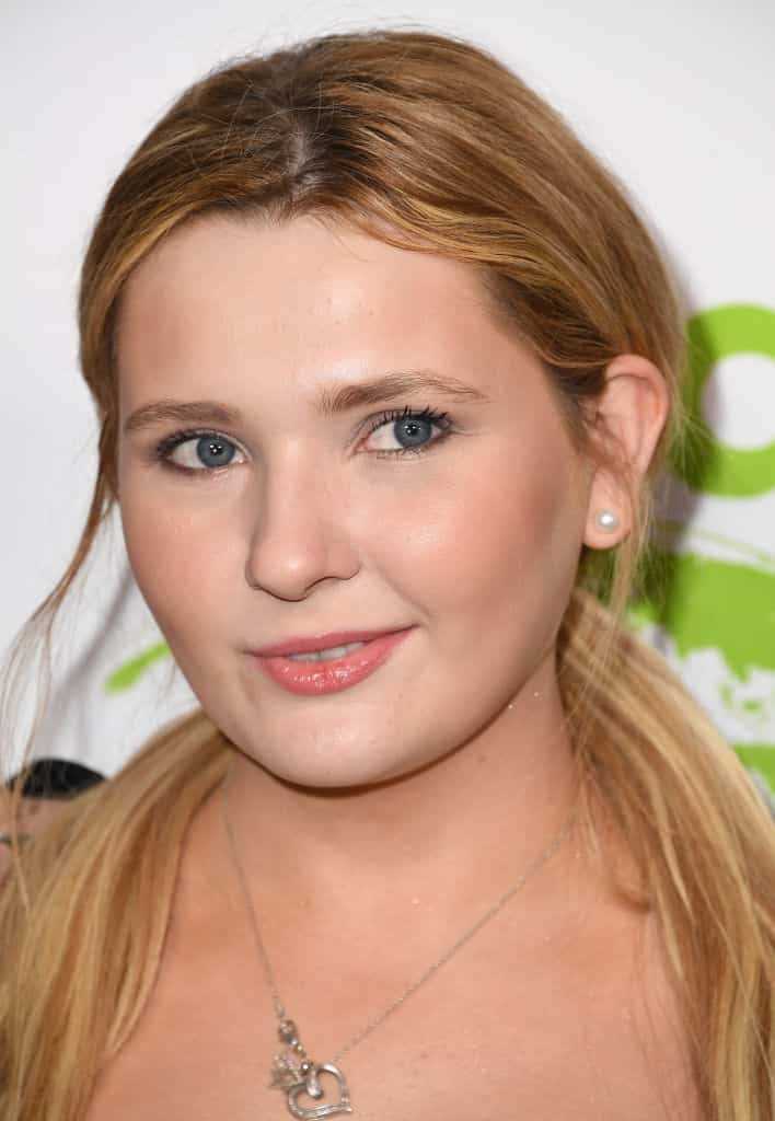 Ellie Eden: Biography, Age, Height, Figure, Net Worth