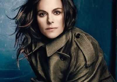 Emily Hampshire: Biography, Age, Height, Figure, Net Worth