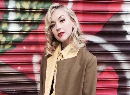 Emily Kinney: Biography, Age, Height, Figure, and Net Worth 2021