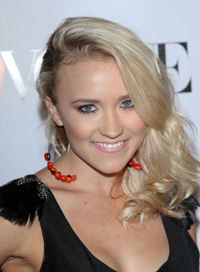 Emily Osment: Biography, Age, Height, Figure, Net Worth
