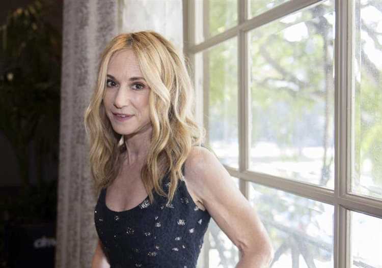 Holly Hunter's Height, Figure, and Personal Life